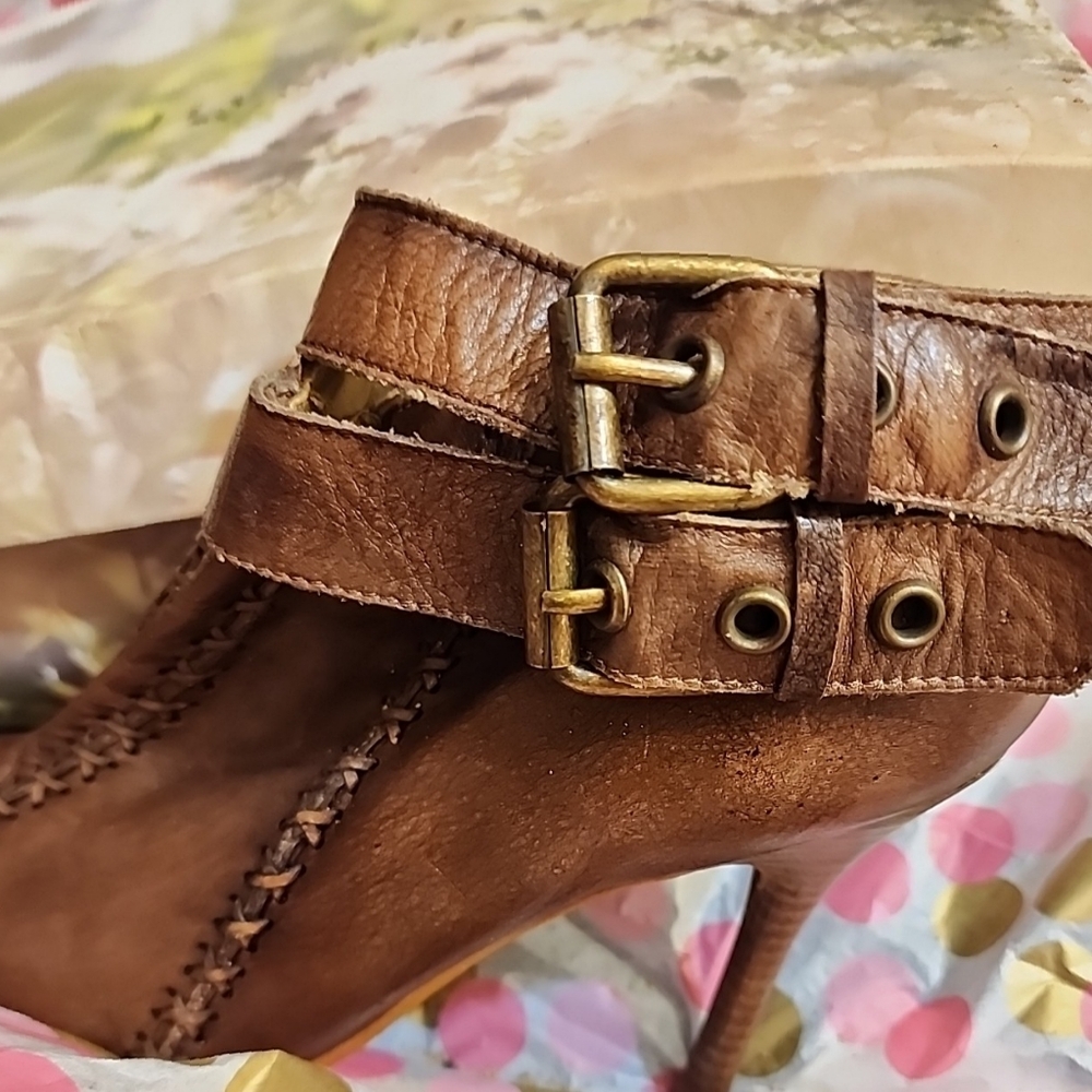 Carlos Leather Ankle Boots size 6.5 made in Brazil (only worn one time) - Picture 8 of 11